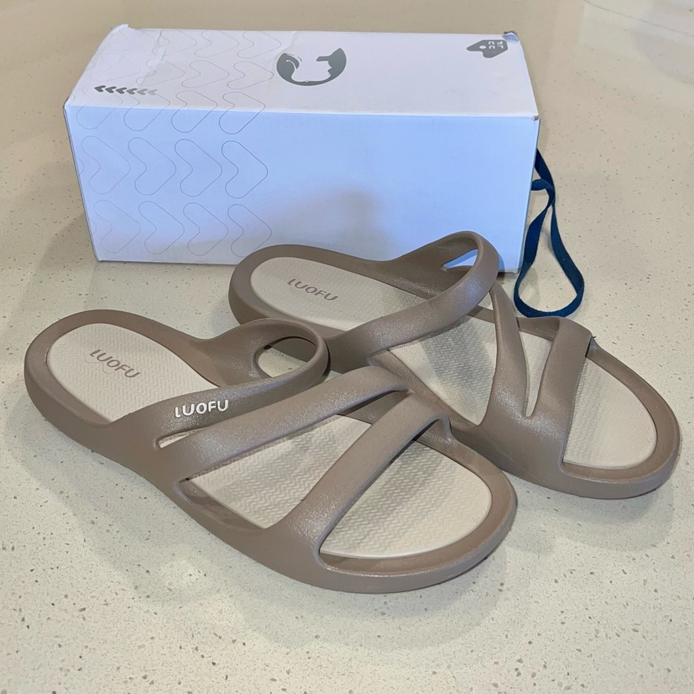 Women's Tan Sandals Size 9.5 NWT - Picture 2 of 6